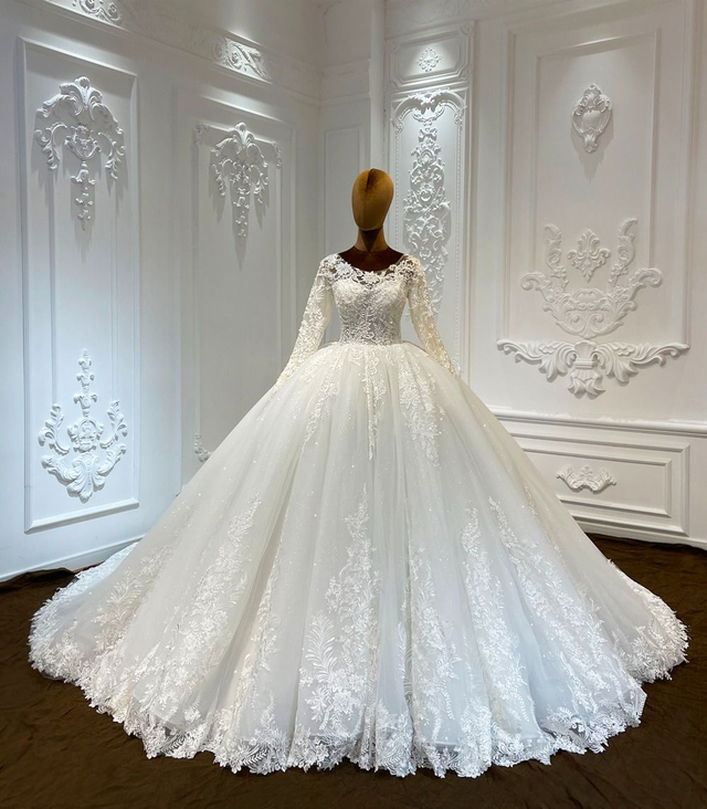 Robe de Mariée Princesse Luxury Handmade Brodée en Dentelle