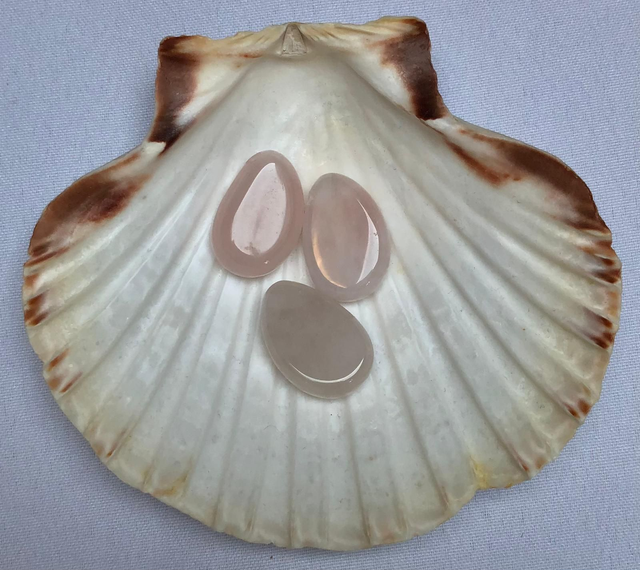 Pendentif Pierre Roulée Percée en Quartz Rose