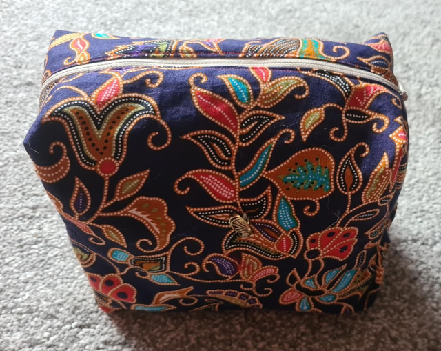 Singapore Toiletry Bag