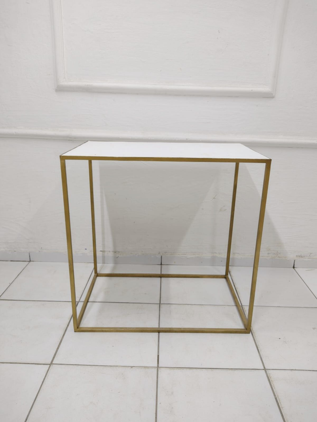 MESA DOURADA TAM. G  - LOCAÇÃO 