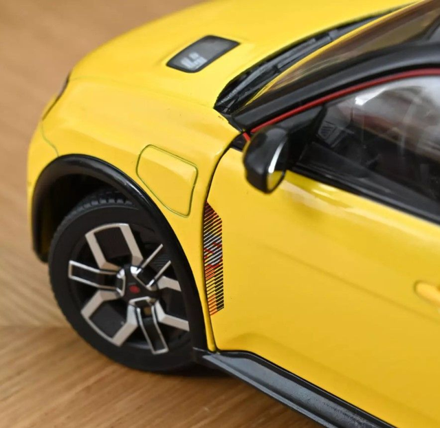Renault 5 E-Tech Electrique 2024 Jaune Pop et Noir Norev 185500 1/18