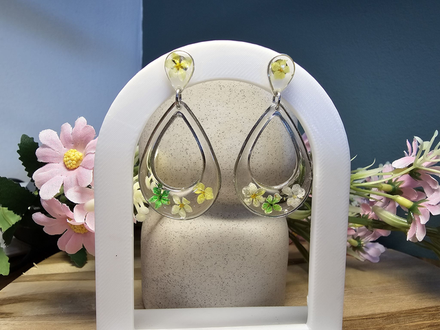 🌿boucles d'oreilles Larmes de Nature -"Éclosion Intemporelle"– La délicatesse d’une fleur éternelle 🌿