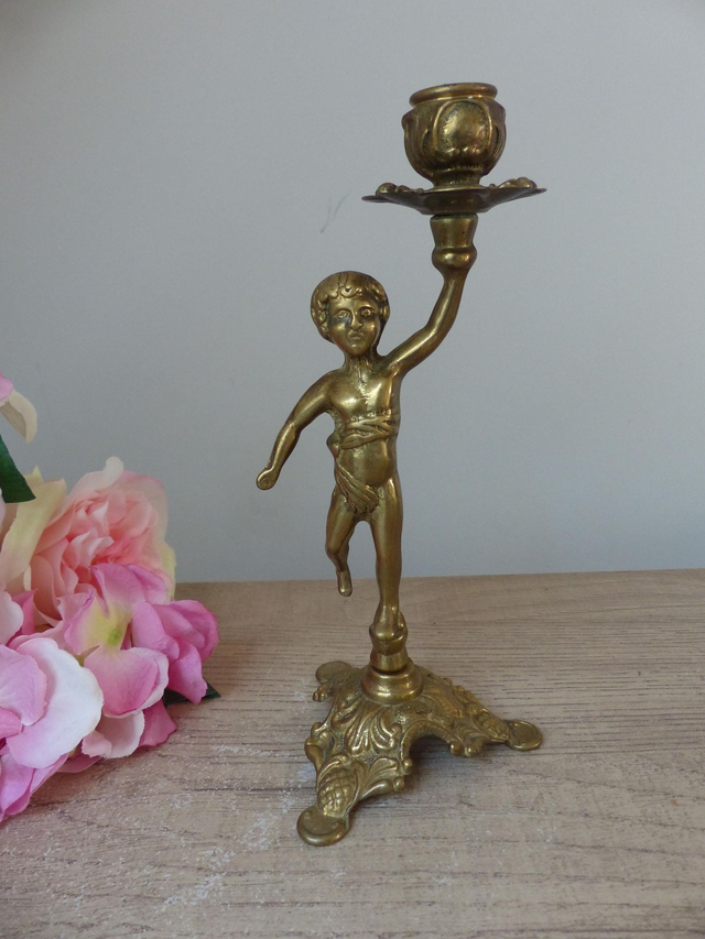 Ancienne statuette bougeoir en laiton - Chérubin angelot porte-bougie décoratif vintage - Décoration pour maison, bureau ou bibliothèque