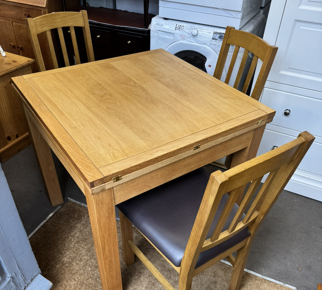 Glasswells Solid Oak Extendable Dining Table And Chairs