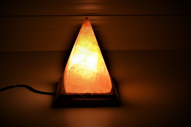 Himalájska soľná lampa – Pyramída