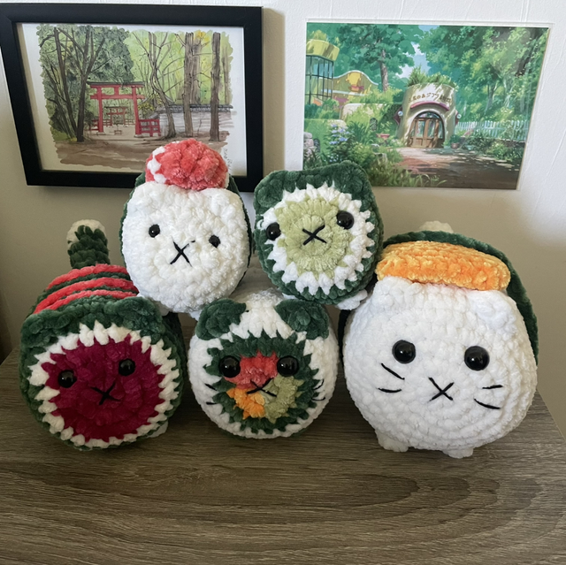 Lot chats sushi