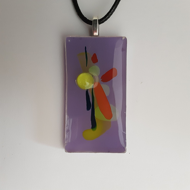 Pendentif rectangle collection peinture fond violet et décor noir rouge et fluo