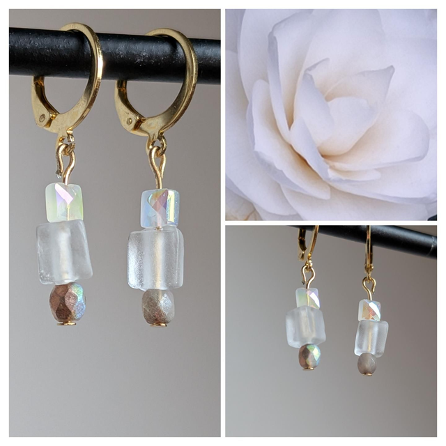 Boucles cube verre transparent et blanc nacré, acier inoxydable doré -sans nickel, pièce unique 