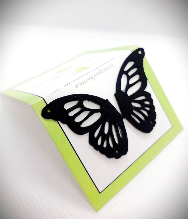 Perhonen, pieni nappi (musta). 