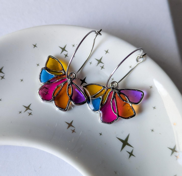 Pendientes de pétalos con estilo vitral