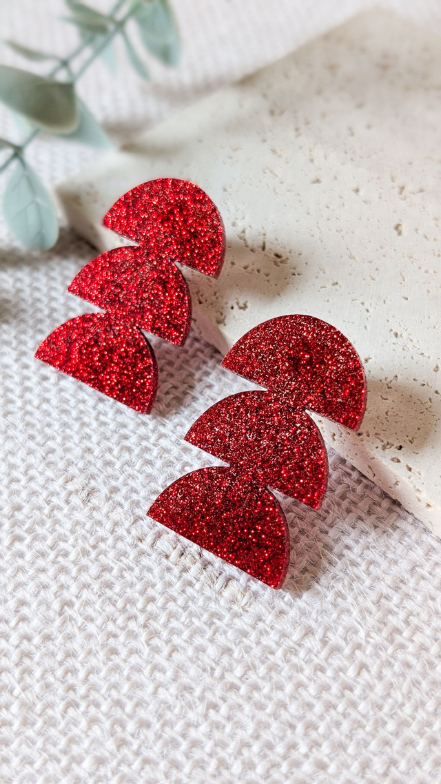 Boucles d&#039;oreilles rouges pailletées en plexi