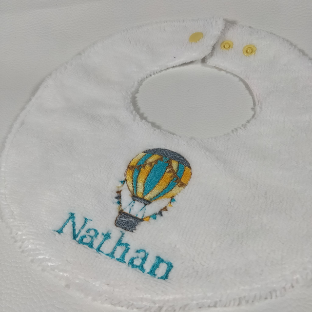 Bavoir rond motif montgolfière