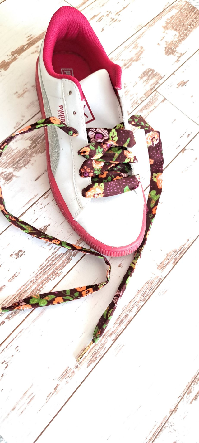 Lacets fleuris aubergine