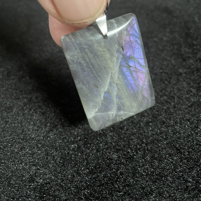Pendentif original en Labradorite violette de Qualité AA+