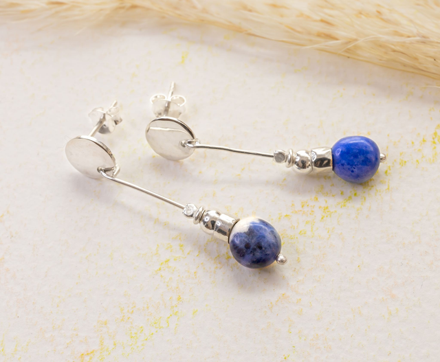 Pendientes con piedras apatitas en tonos azules hechos a mano en plata 925.