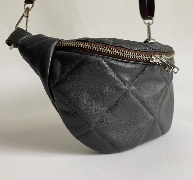 Sac banane en cuir matelassé marron foncé 