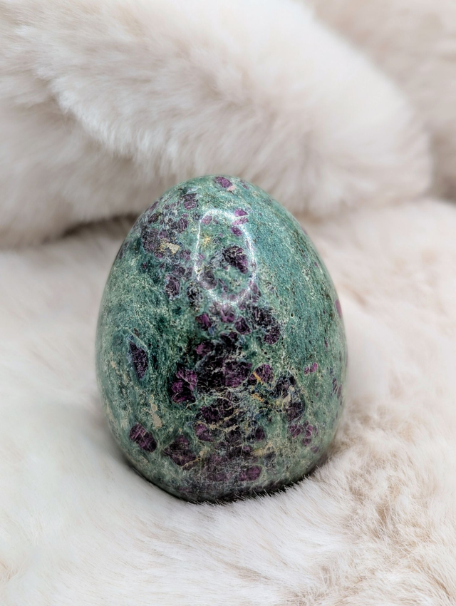 Œuf en Rubis Fuschite – 172g