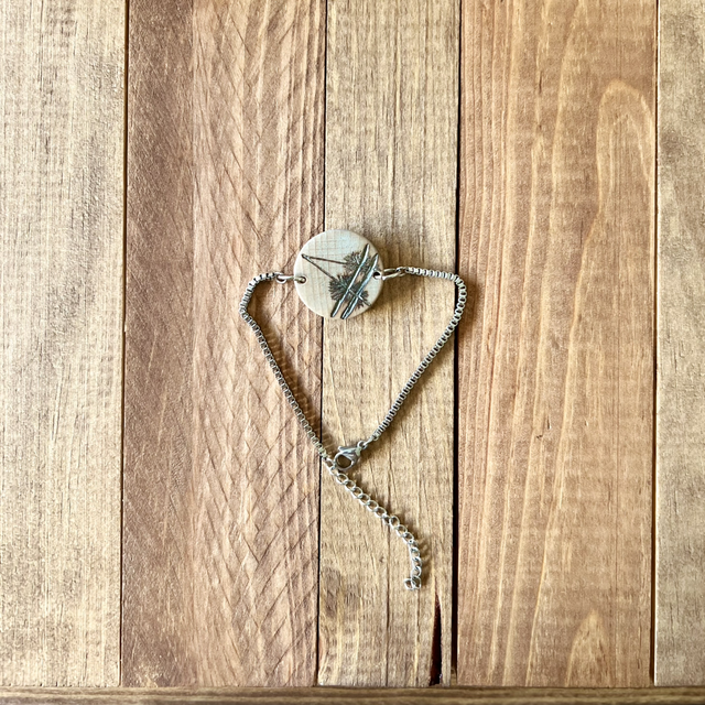 Bracelet bois de hêtre cirée champagne et pyrogravure 