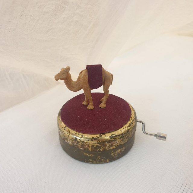 Charmant dromadaire - boîte à musique - pièce unique 