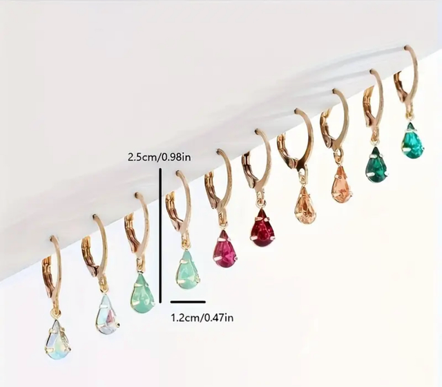 Tiny Teardrop Earrings 