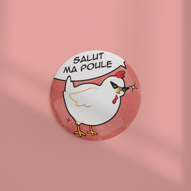 Badge effet mat sablé 44mm SALUT MA POULE