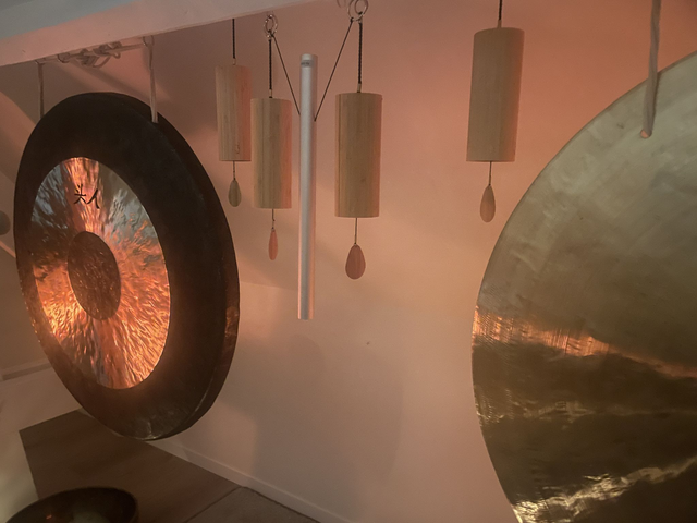 Bain sonore aux gongs en groupe