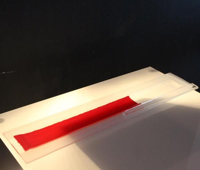 o4 Olivenschale aus Glas . Akzent in tomatenrot . tk 4 112019 02