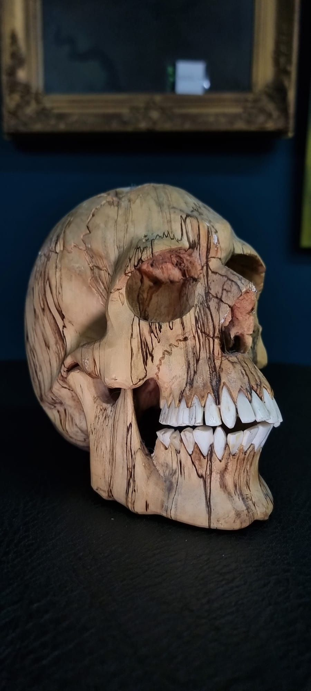 Schädelreplikat, Holz, geschnitzt, lebensgross