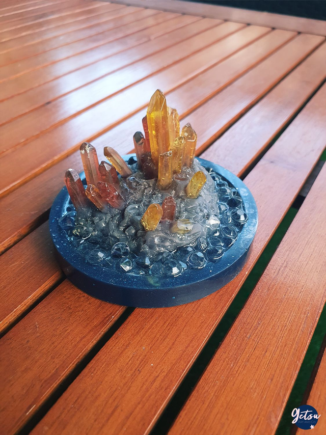 Petite décoration de cristal ambré et gris-bleu