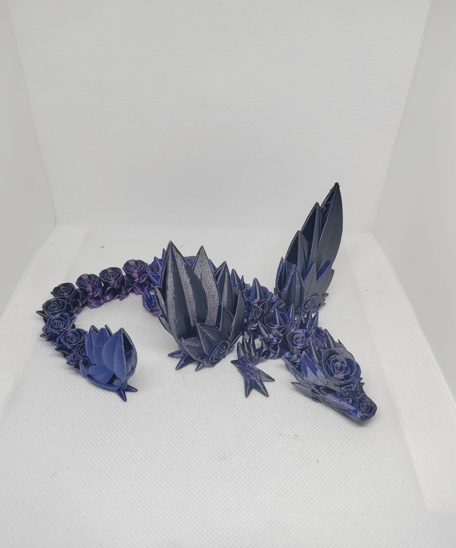 Dragon roses avec ailes