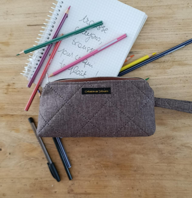 Trousse crayons matelassée marron 