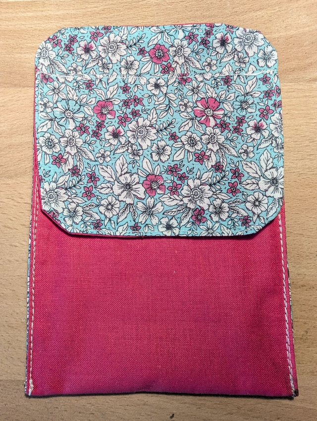 pochette rose et bleu à fleur