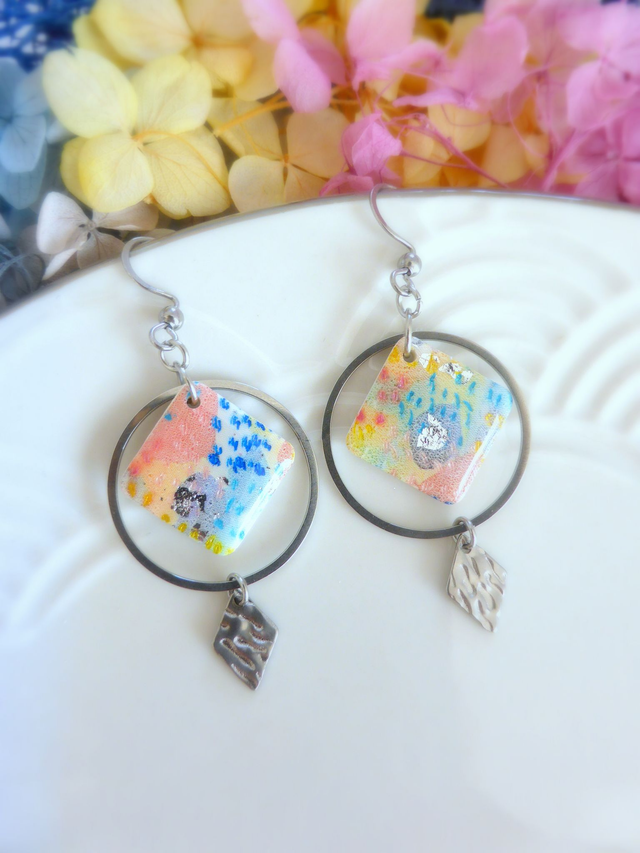 Boucles d'oreilles pendantes - Courbe réinventée