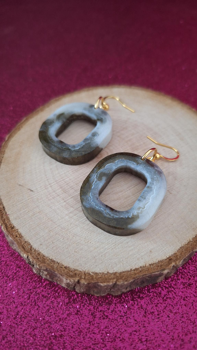 Boucles d&#039;oreilles ovales kaki blanc 