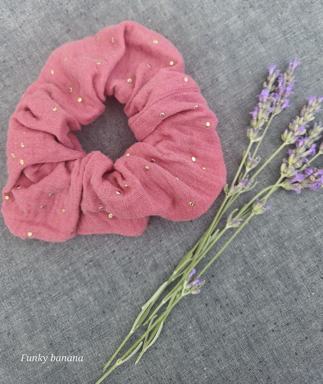 Chouchou lie de vin et motifs floraux noirs