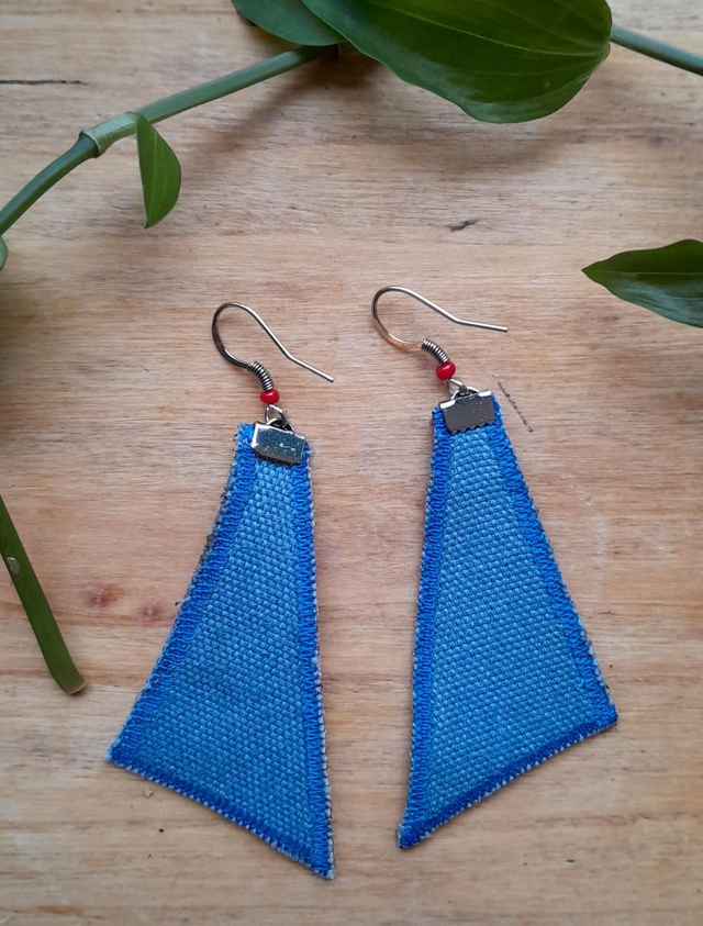 A- Boucles d'oreilles Triangles rouges liberty