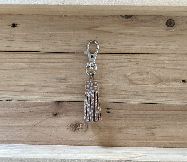 Pompon marron naturel à motif