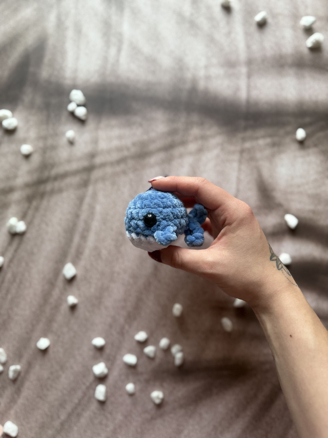 Porte-clés baleine bleu jean
