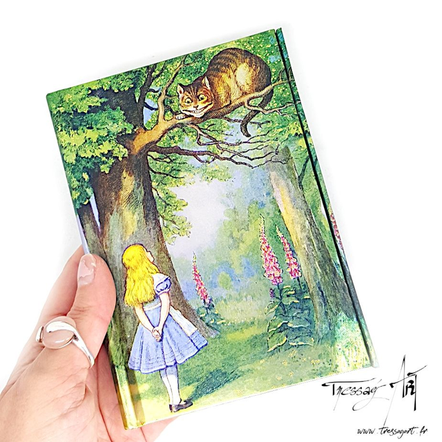 FLAMETREE - CARNET DE POCHE RIGIDE AIMANTE ALICE AU PAYS DES MERVEILLES - TB021