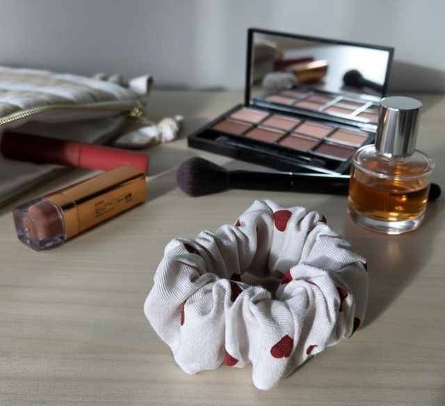 Chouchou cœurs rouges