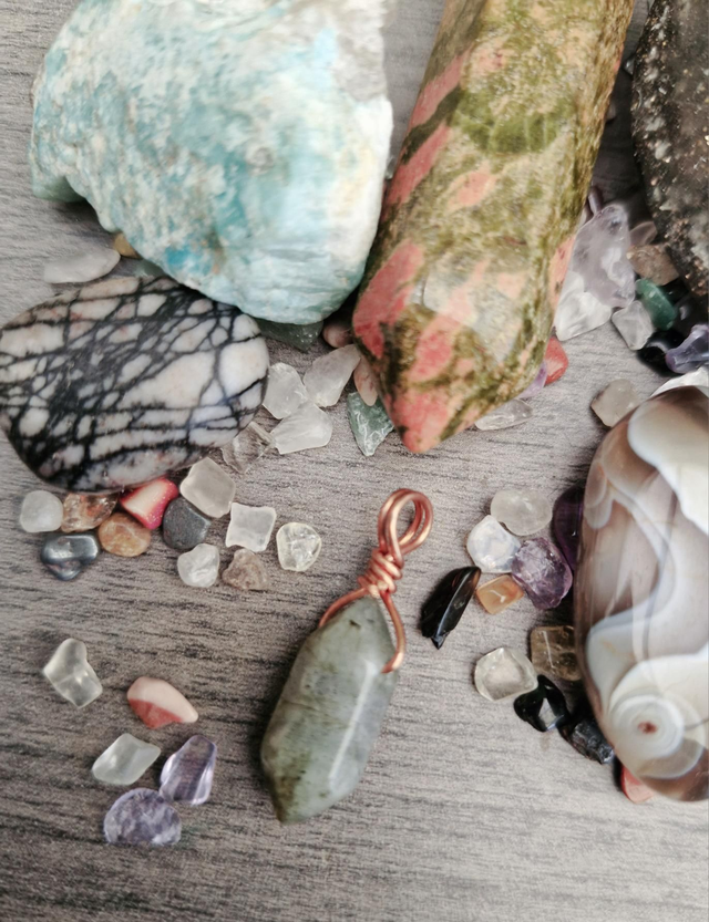 Labradorite pendant small