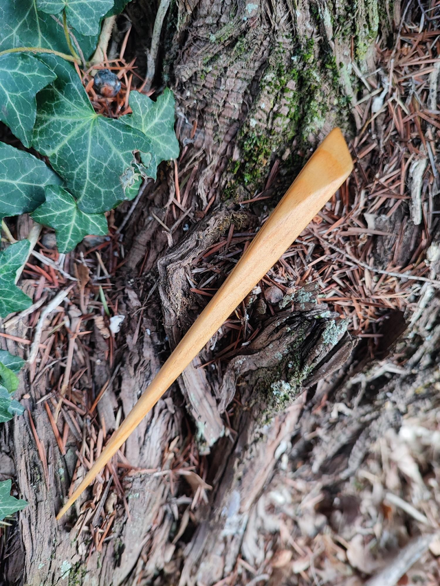 Pique à cheveux en Bois de Pin Sylvestre 