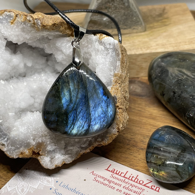 🌊 LABRADORITE   