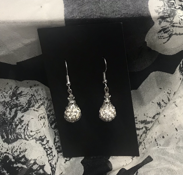 Silver/White Dangling Earrings - SWD04