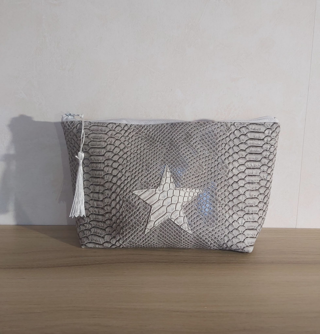 Trousse grise avec étoile 
