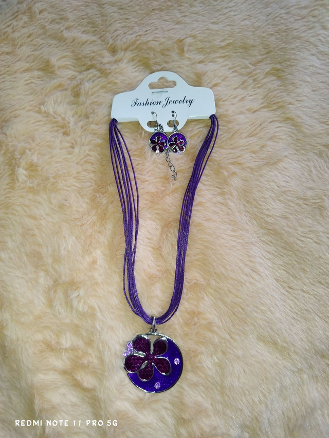 Parure fleur violette – Collier &amp; boucles d’oreilles assorties