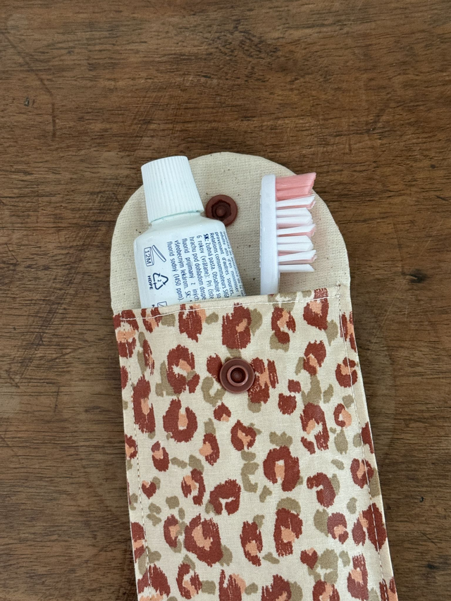 Étui à brosse à dents / ou à couverts