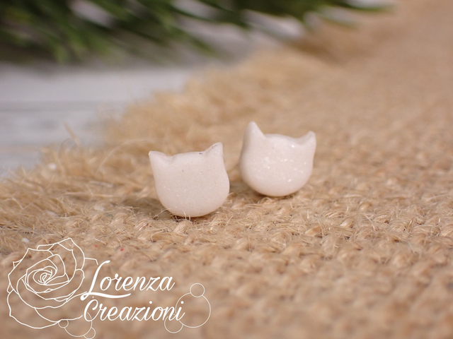 Orecchini a lobo gatto bianco 