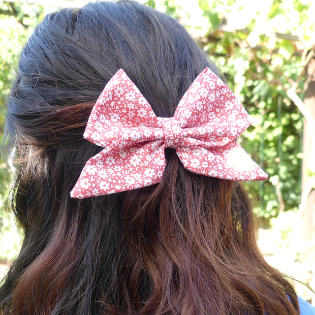 Barrette Eloïse rouge à fleur 