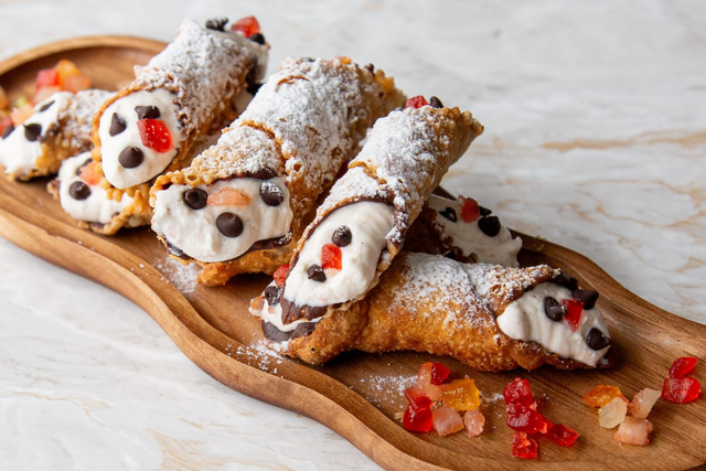 Dolce: Cannoli Siciliani